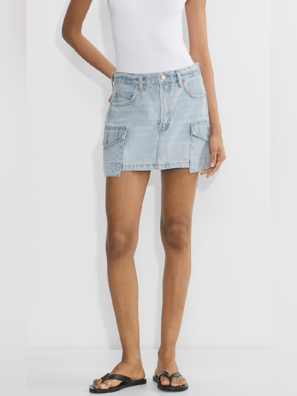 ARITZIA Denim Forum The 90’s Cargo Mini Denim Skirt